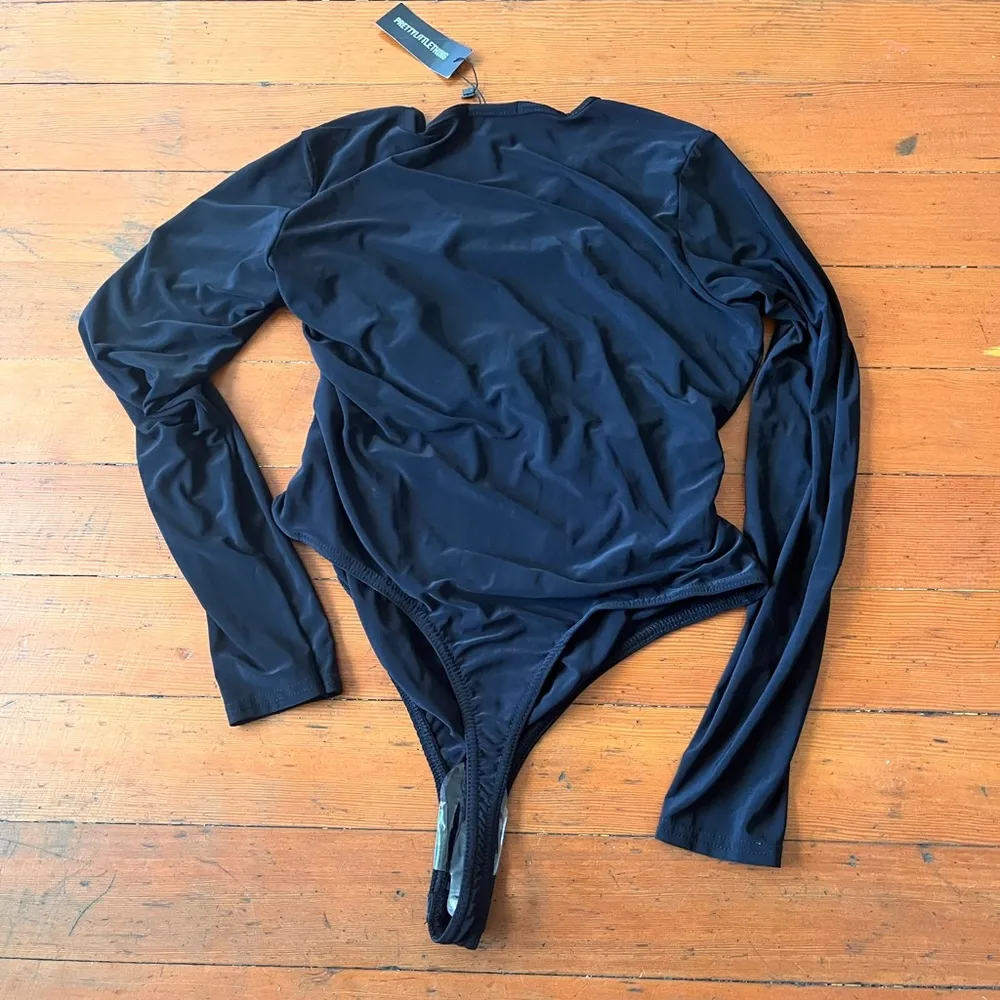 Pretty Little Thing  Black Fitted Long Sleeve Bodysuit - Image 5