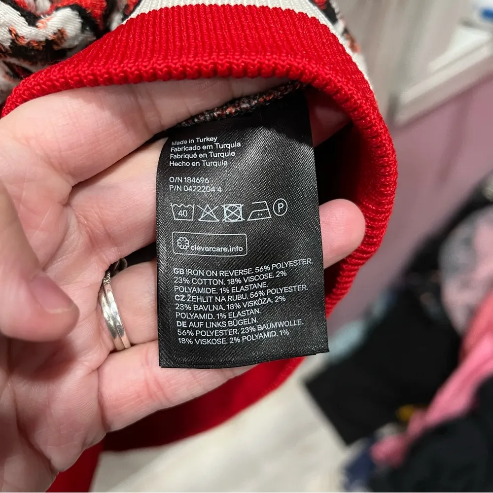 H&M Red Floral Jacquard Patterned Sweatshirt - Image 5