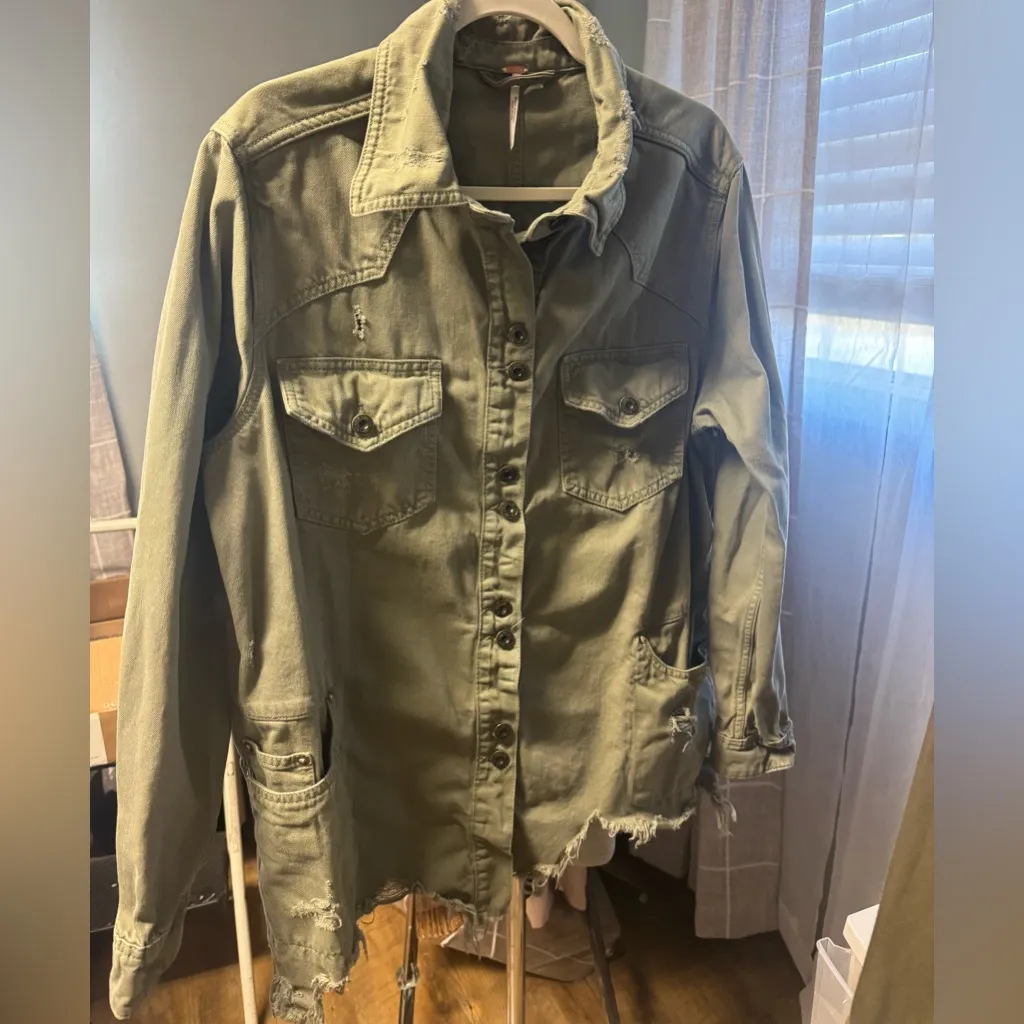 Free People Moonchild Denim Shirt Jacket in Olive Excellent Condition. - Image 5