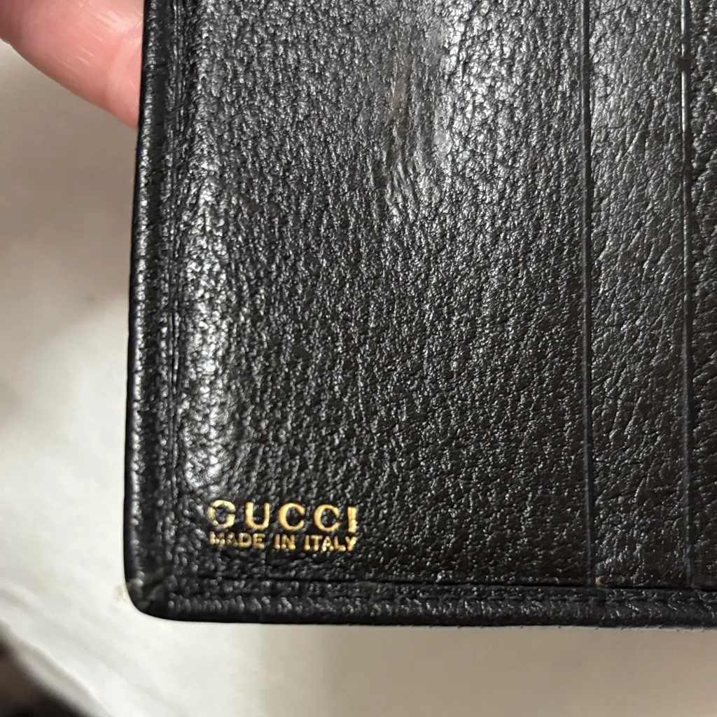 Gucci Black Leather Wallet with Gold Clasp - Image 4