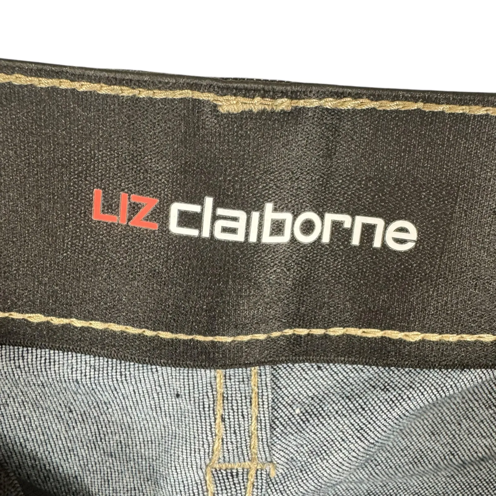 Liz Claiborne Dark Wash Mid Rise Cotton Blend Bermuda Length Jean Shorts Size 12 - Image 4