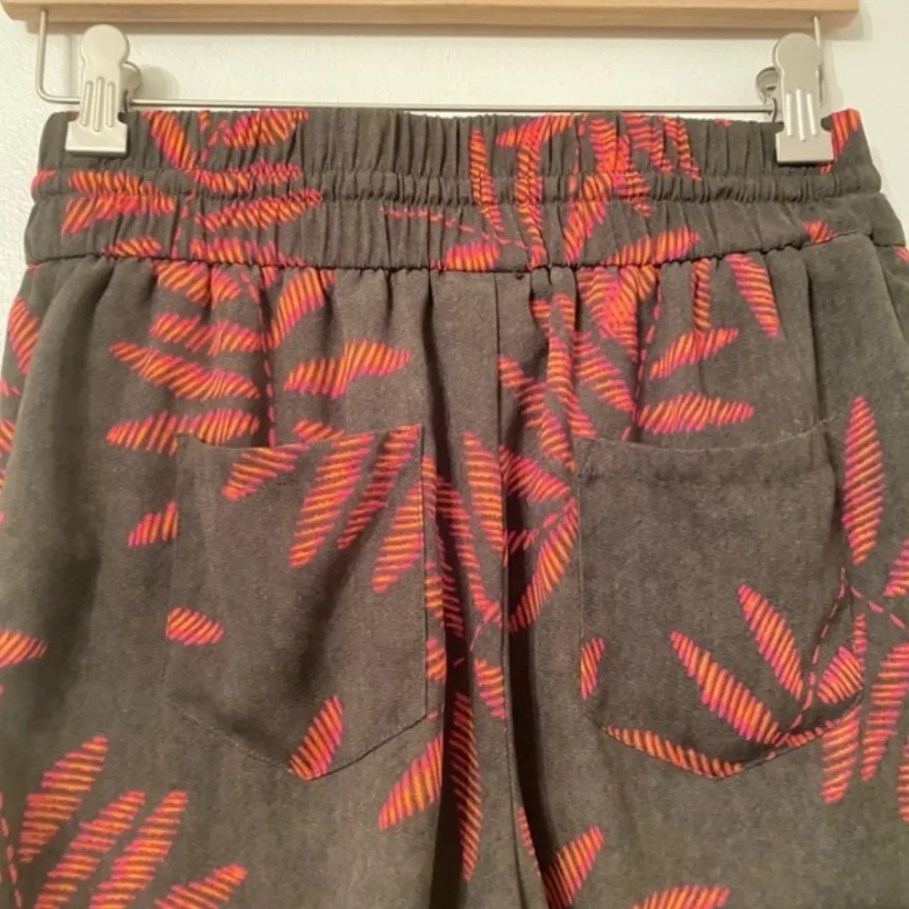 A.n.d a new day floral green and coral leaves shorts. - Image 7