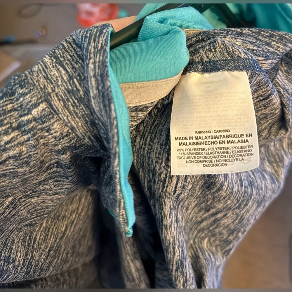 Nike Running Dri-Fit 1/4 Zip Pullover Thumbholes Long Sleeve Womens M- Worn Once - Image 4