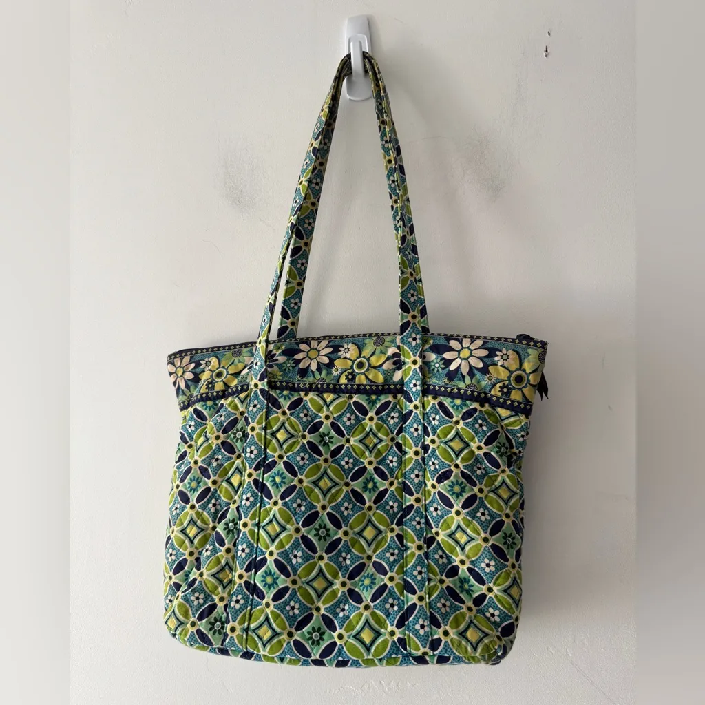 Vera Bradley Miller Travel Tote in Retired Green Daisy Pattern - Image 3