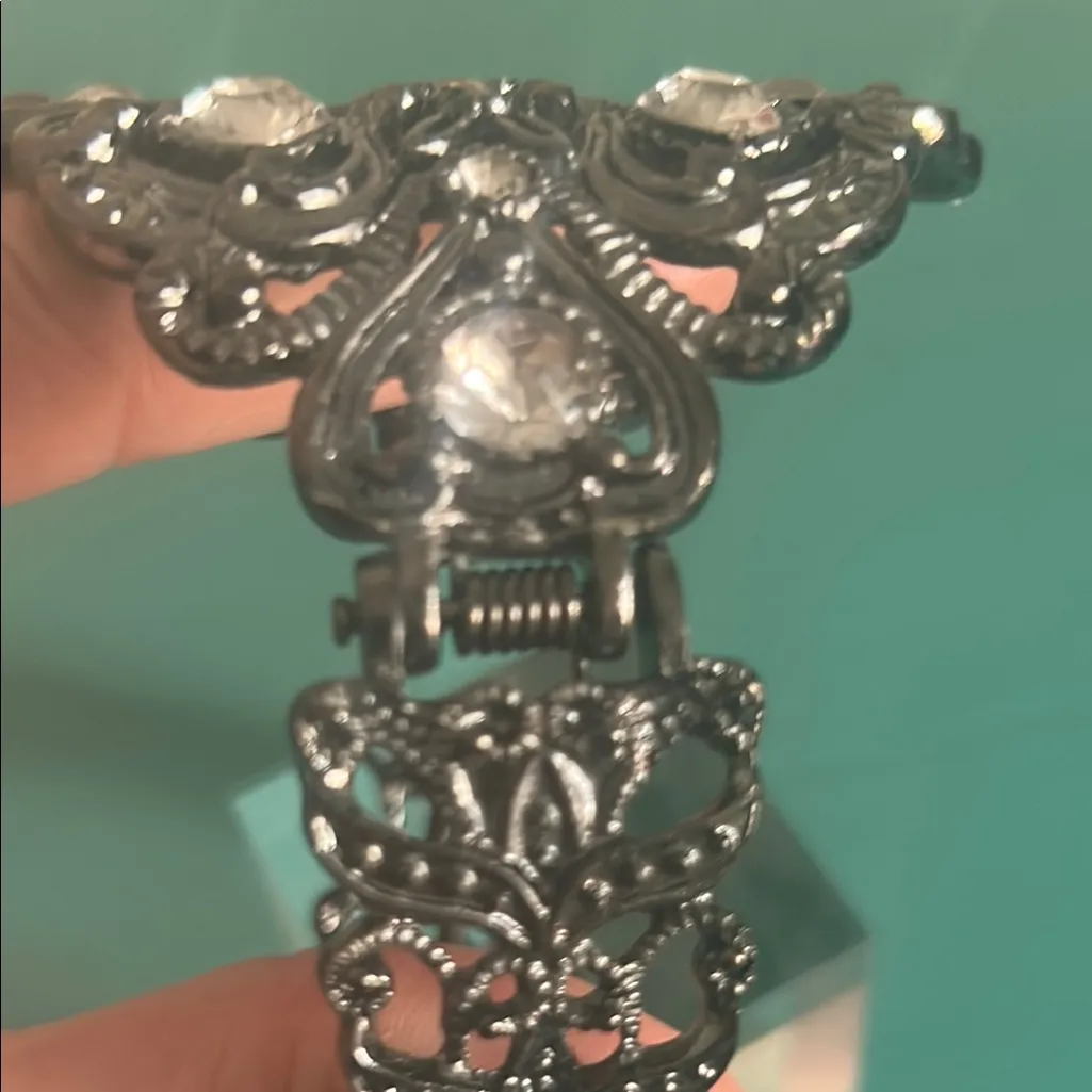 Ornate Filigree Rhinestone Encrusted Hinged Cuff Vintage Inspired Bracelet Silver - Image 6