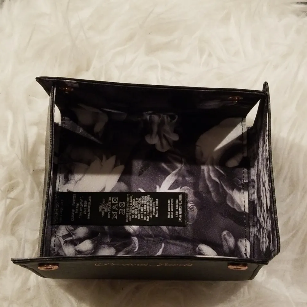 💕TED BAKER💕 CrossHatch Leather Jewelry Case - Image 7