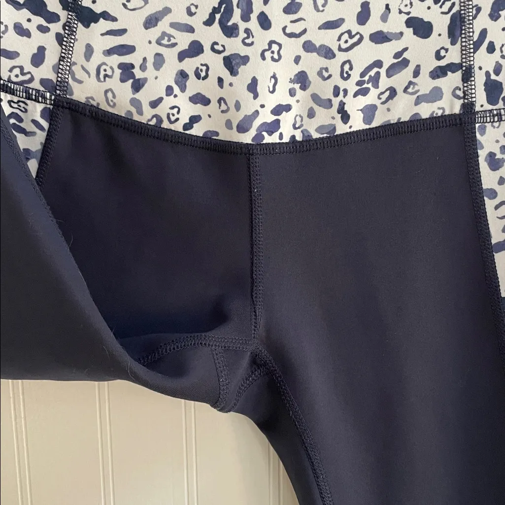 APANA 7/8 Length Leggings in Midnight Blue Animal Print Stripe Size XS - Image 7