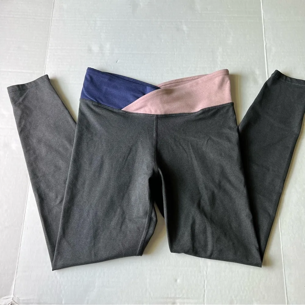 Fabletics 7/8 Winn II crossover Leggings in heather gray Small - Image 2