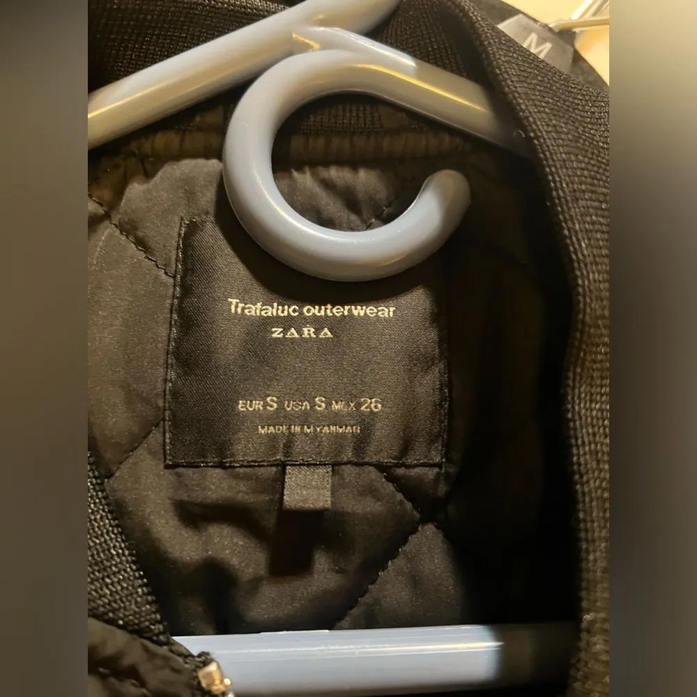 Zara Bomber unisex, amazing, sleek stylish bomber size medium, black w/zippers - Image 5