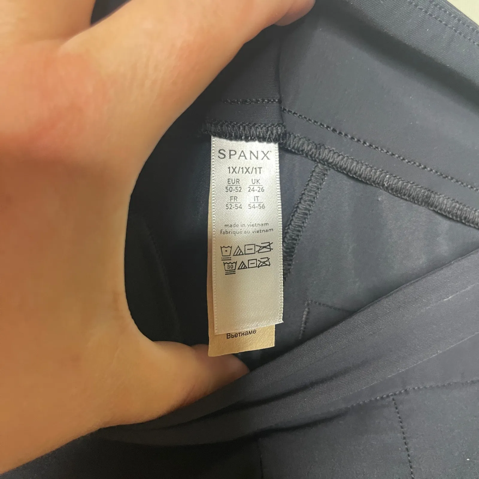 Spanx  black pull on shorts sz 1X - Image 2