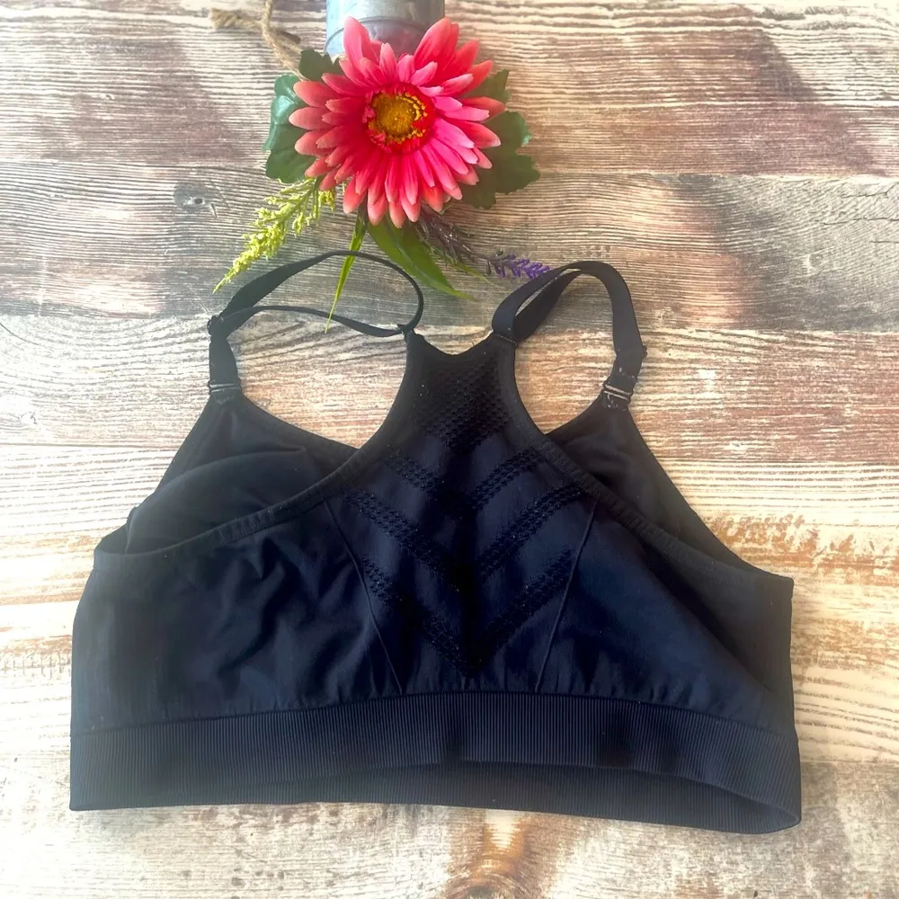 Reebok cross back sports bra size L - Image 4