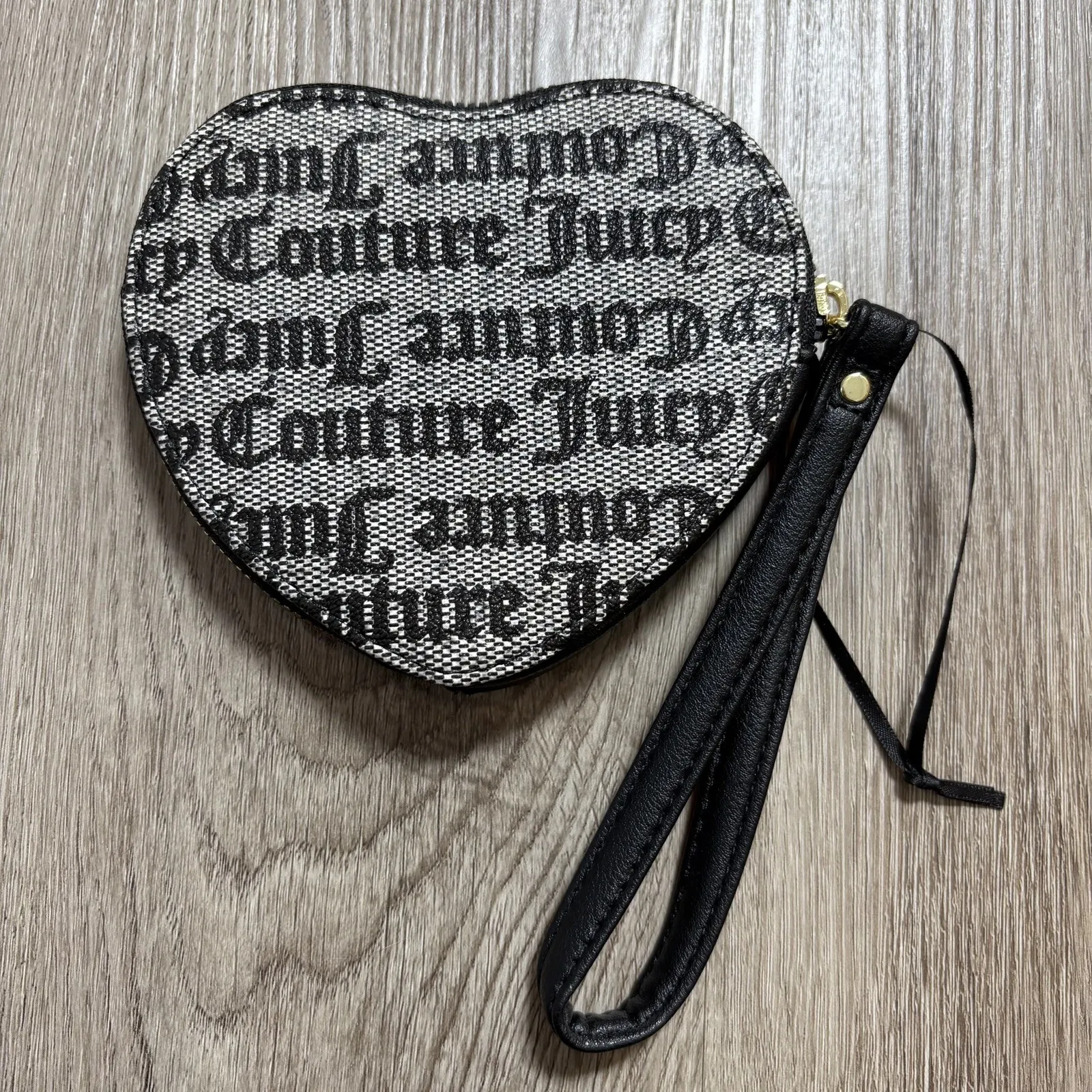 JUICY COUTURE‎ GOTH STAT BLACK HEART FAUX LEATHER COIN PURSE WRISTLET, GOLD LOGO - Image 4