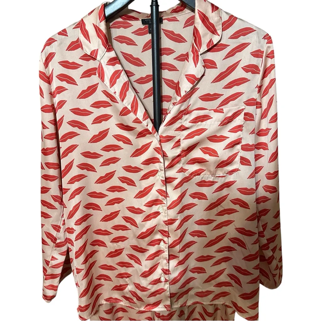 Ann Taylor 2 Piece Long Sleeve Pajama Set with Red Lips Size Medium - Image 4