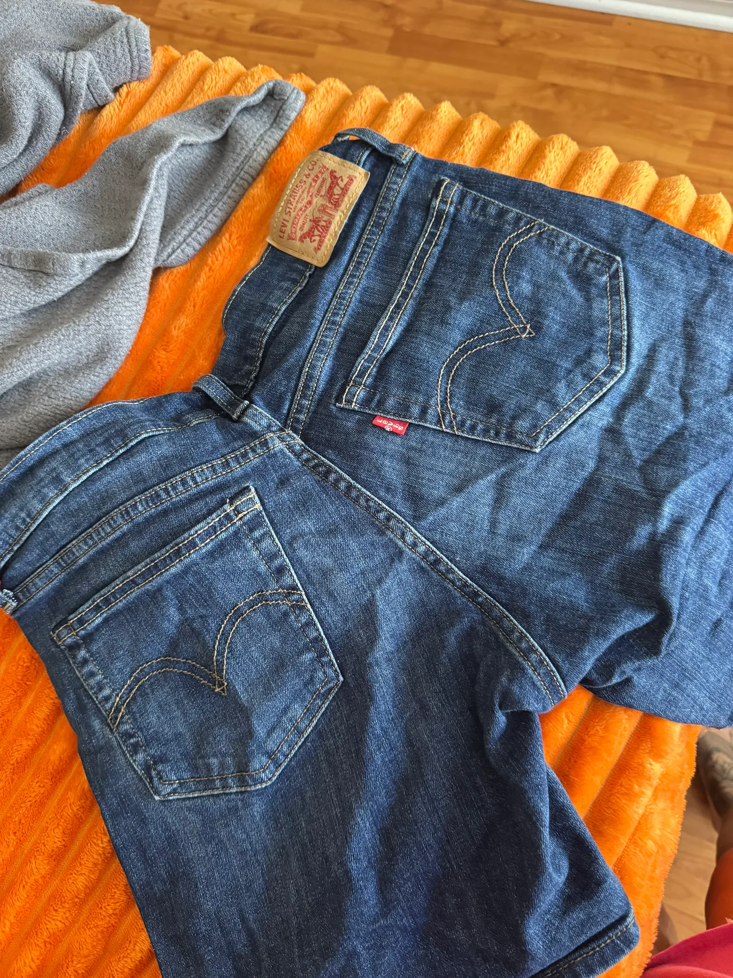 Levi’s 501 Mid-Rise Denim Shorts - Image 4
