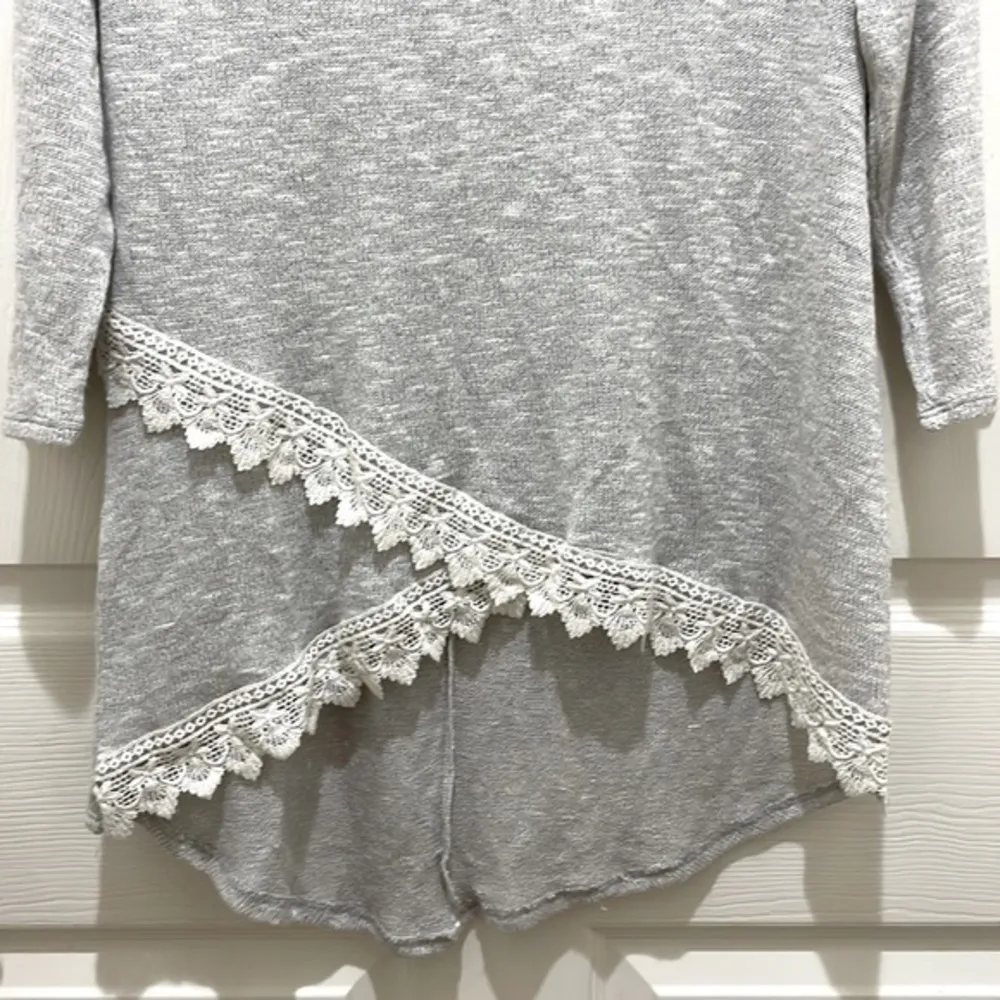 Moa Moa Gray 3/4 Sleeve Tunic Sweater with Lace Trim - Image 3