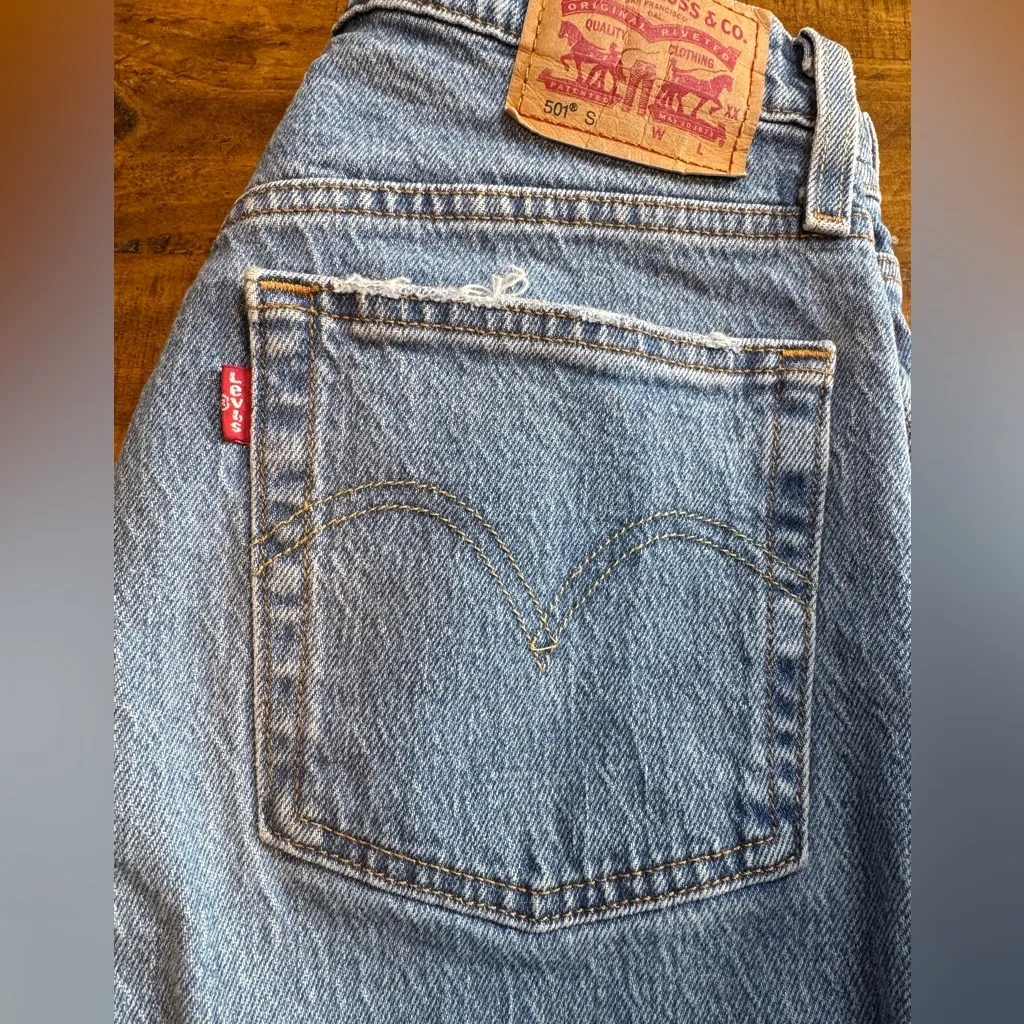 Levi’s 501 button fly light wash high rise skinny distressed 90’s vintage style - Image 3