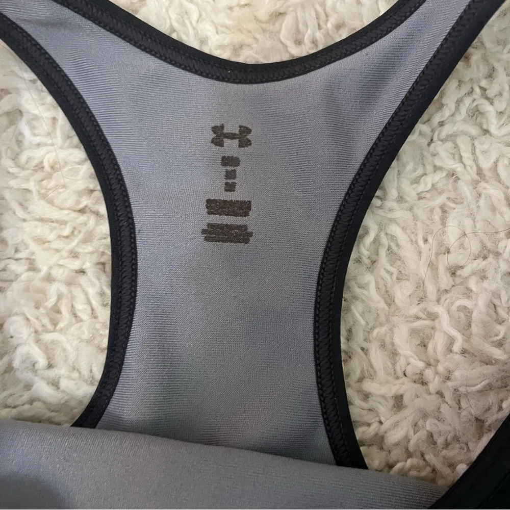 under armour sport bra size medium - Image 2
