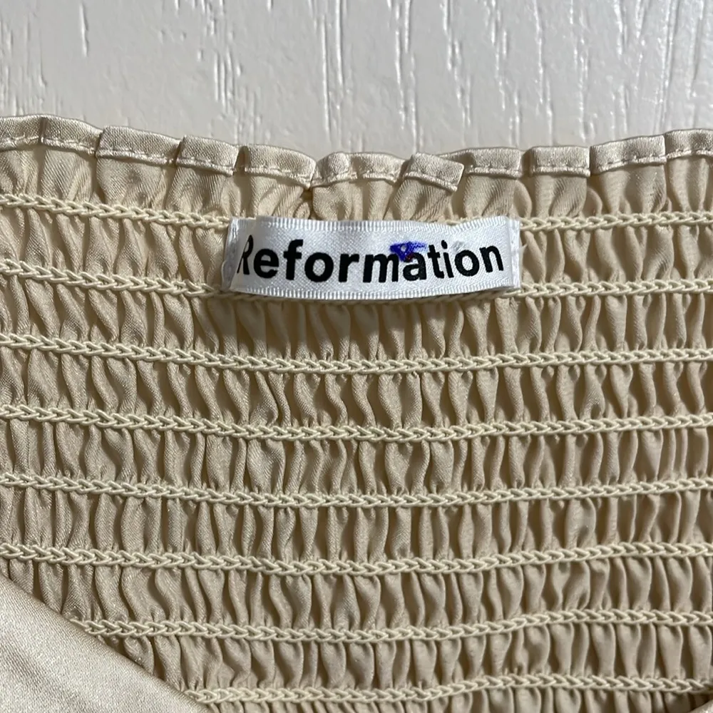 💖 NWT Reformation 100% Silk Roe Puff Sleeve Shirred Blouse in Champagne Gold - Image 5