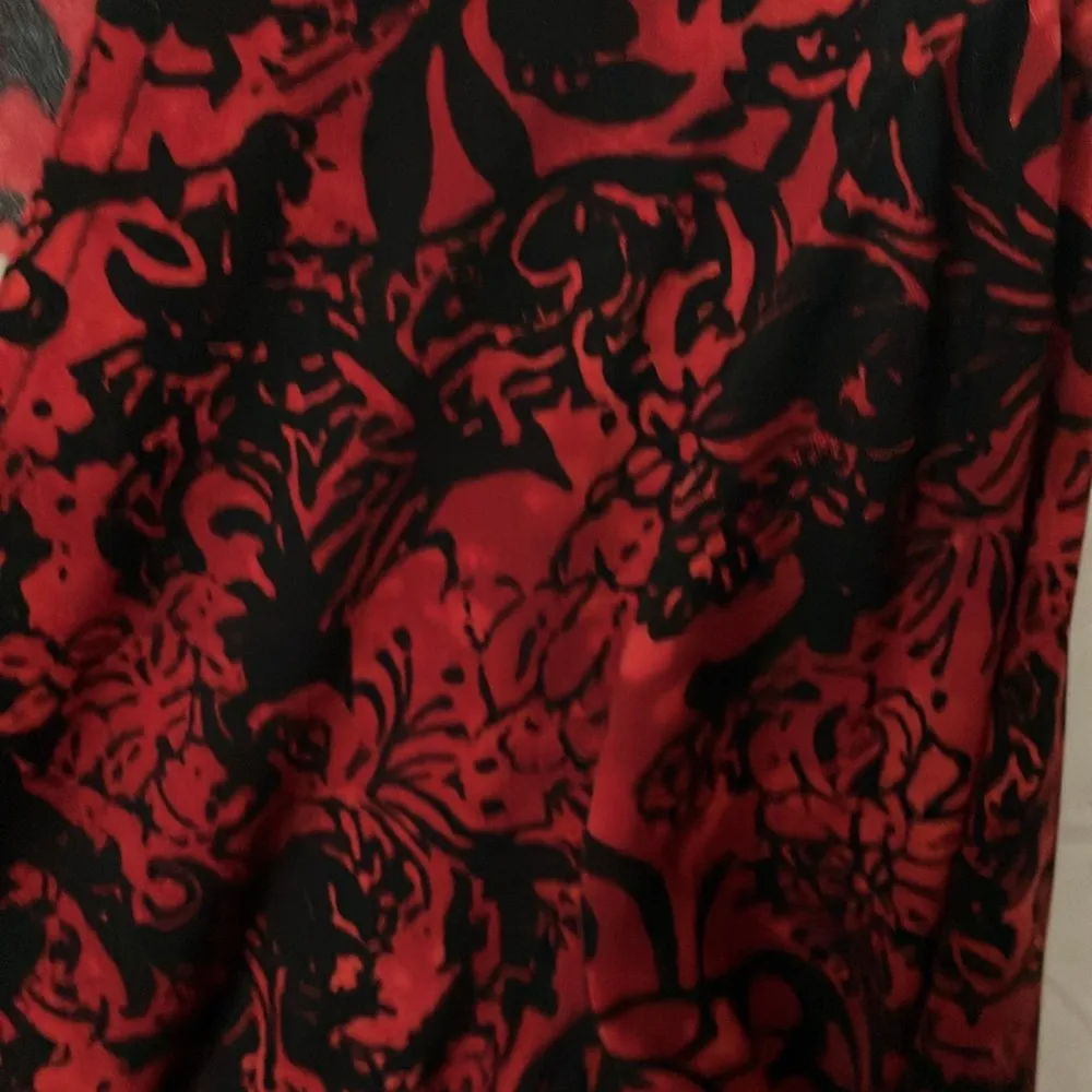 Connected: Red/Black floral patterned midi dress- v-neck- 6 - Image 10