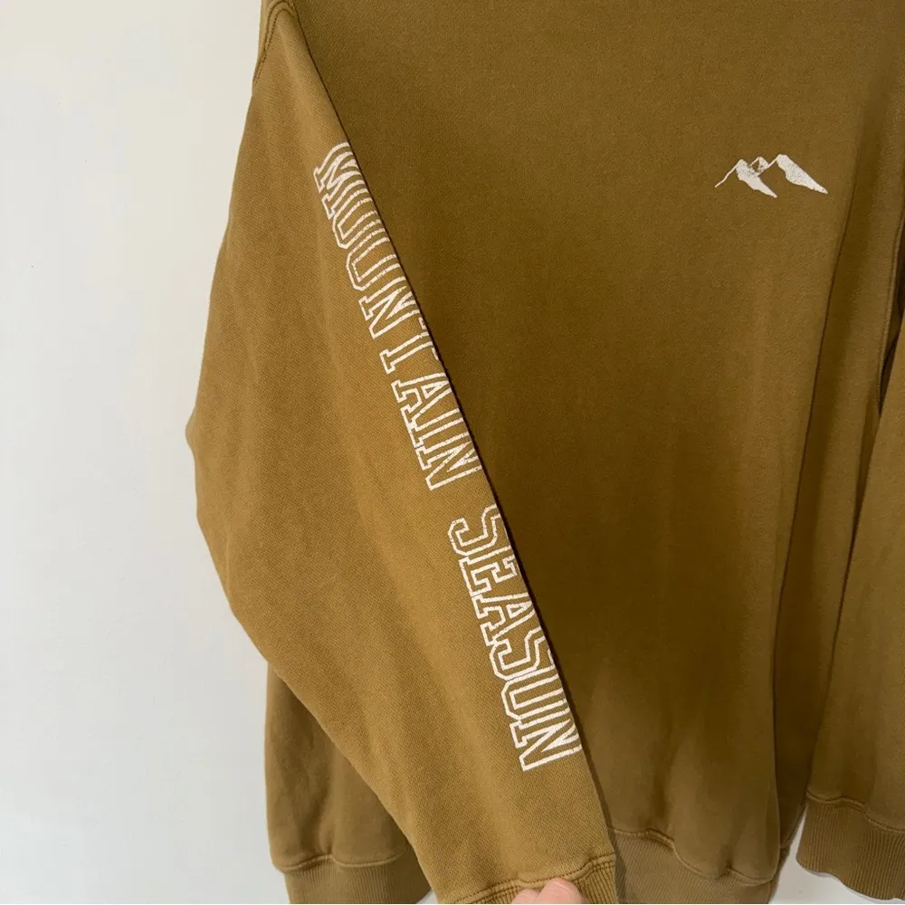 Aerie Mountain Season Golden Brown Sweatshirt Women's Medium
Mock Neck Pockets - Image 5