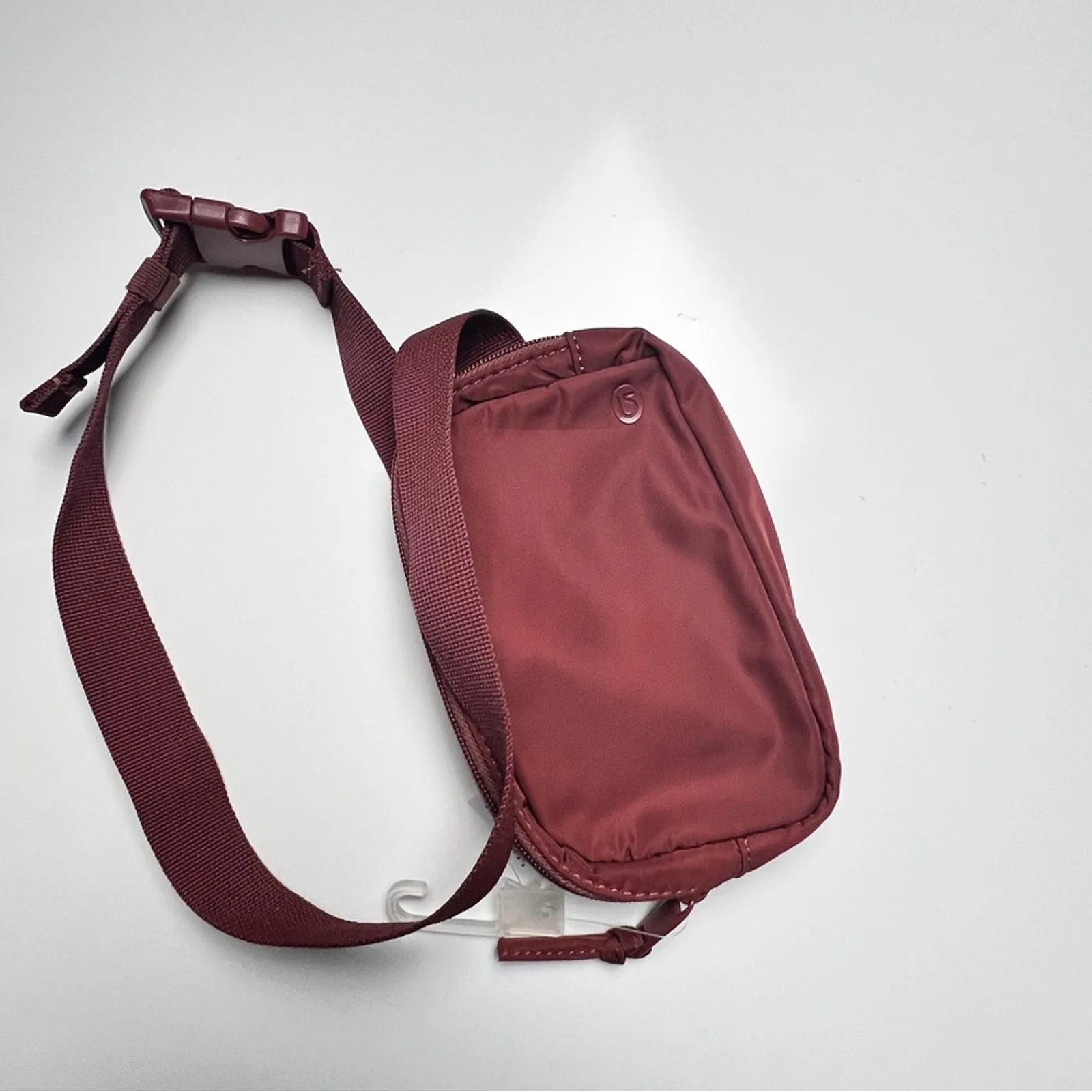 Gap Maroon Lightweight Athleisure Crossbody Bag NWT - Image 2