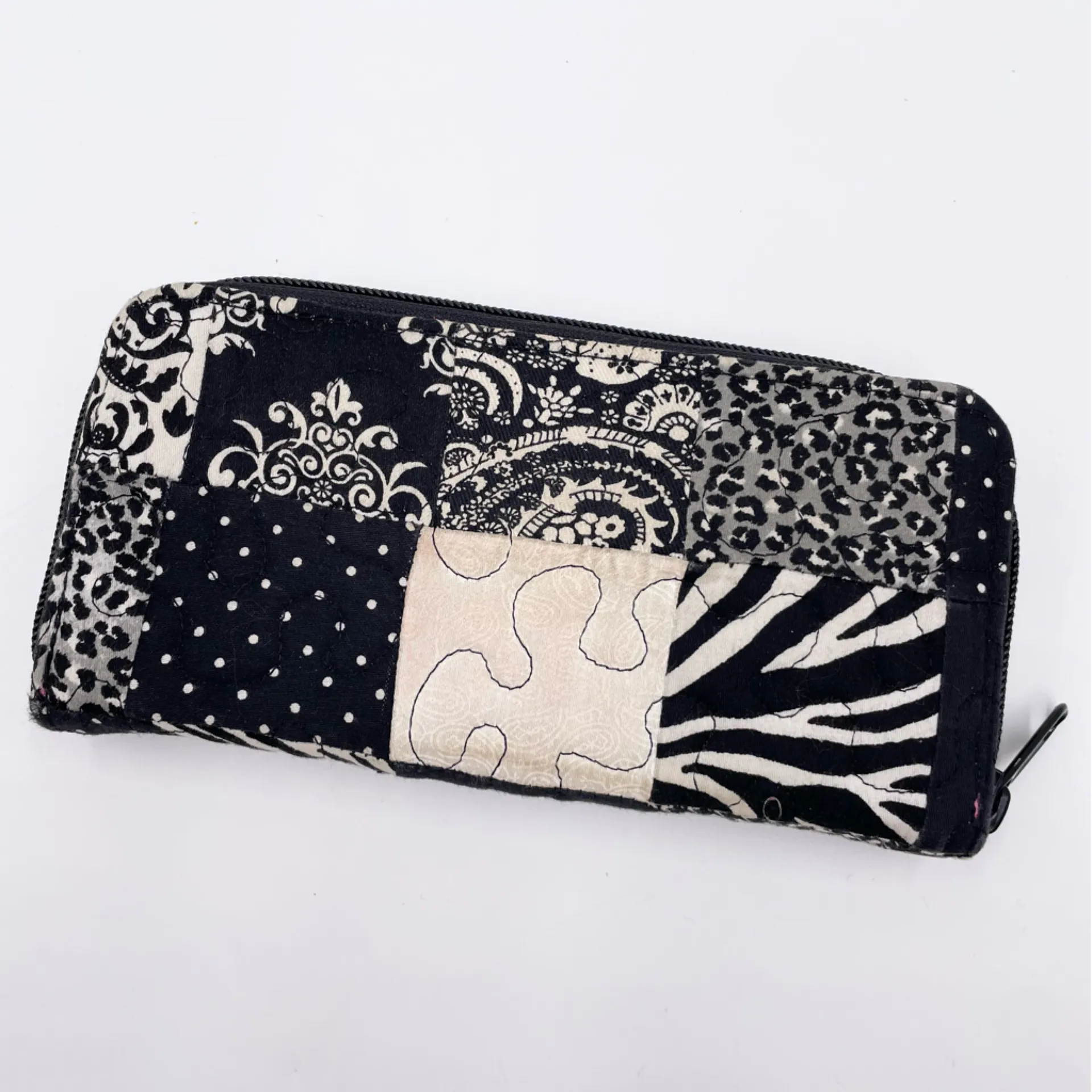 Donna Sharp Quilted Patchwork Zip Around Wallet Black and White Mixed Print - Image 3