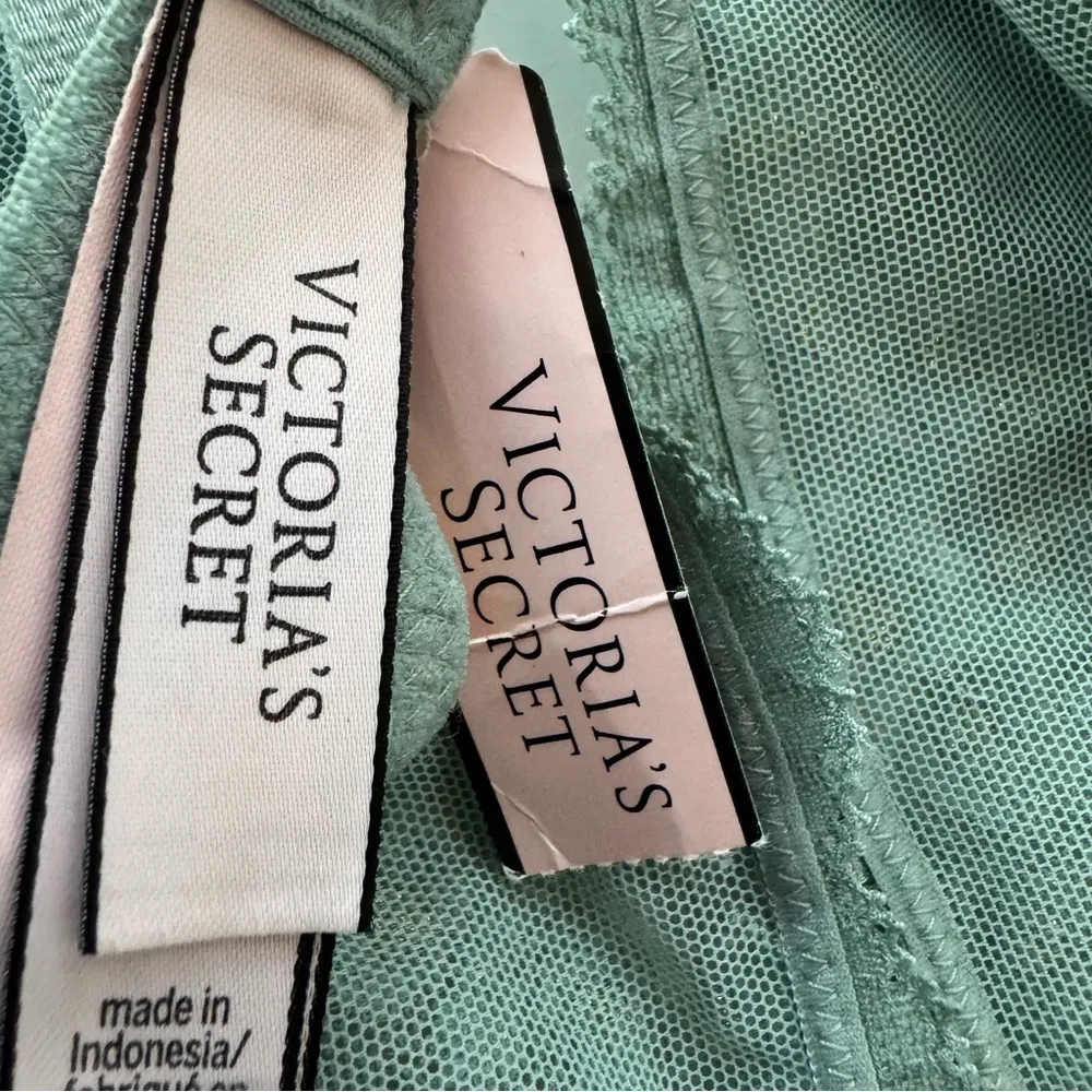 Victoria’s Secret Underwire Gold Metallic Lace Demi Bra Blue Size 32D NWT - Image 8