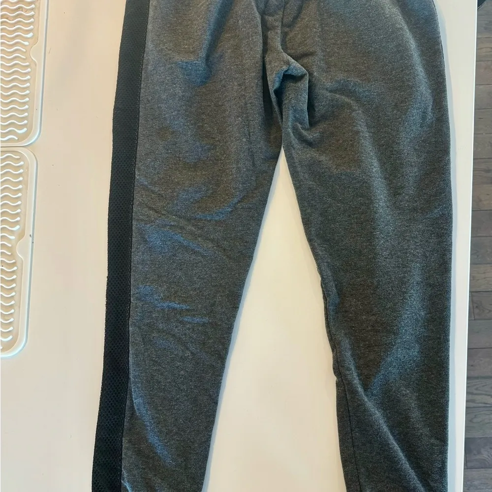 Gray Rue 21 sweat pants with drawstring, gathered leg, size Large - Image 2