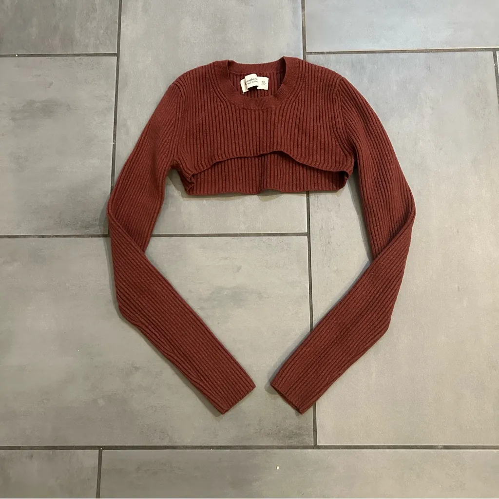 Abercrombie and Fitch Ribknit Shrug in Red - Image 2
