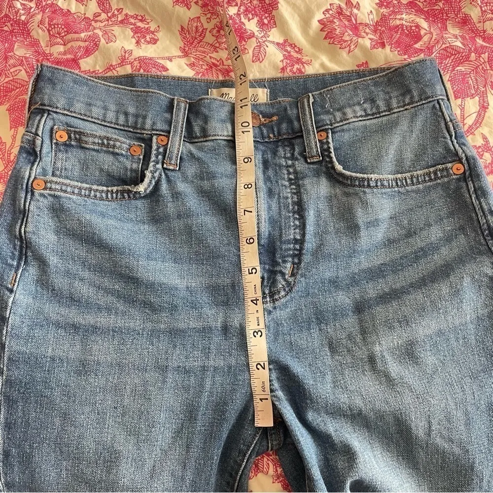 Madewell The Perfect Vintage Crop Jean in Gooding Wash: Knee-Rip Edition - Image 11