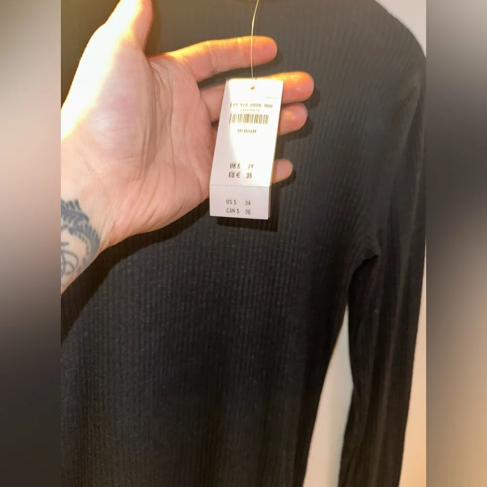 NWT Abercrombie & Fitch Black Mock Neck Long Sleeve - Image 3