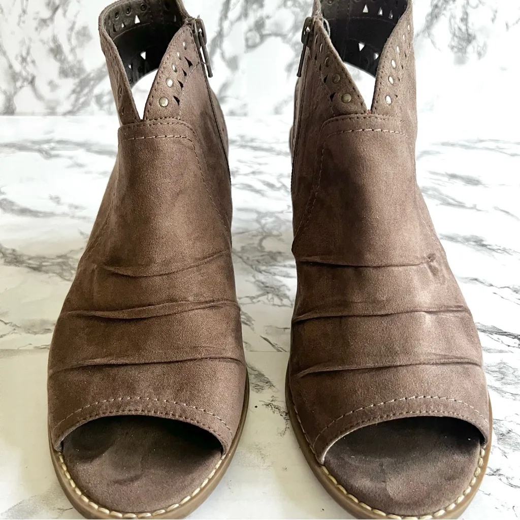 Sonoma Ankle Booties Open Toe Faux Suede 10 Ortholite Block Heel Cutouts Taupe - Image 4