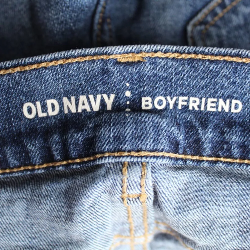 Old Navy Floral Embroidered Cut Off Boyfriend Shorts Jean Denim Size 6R - Image 4