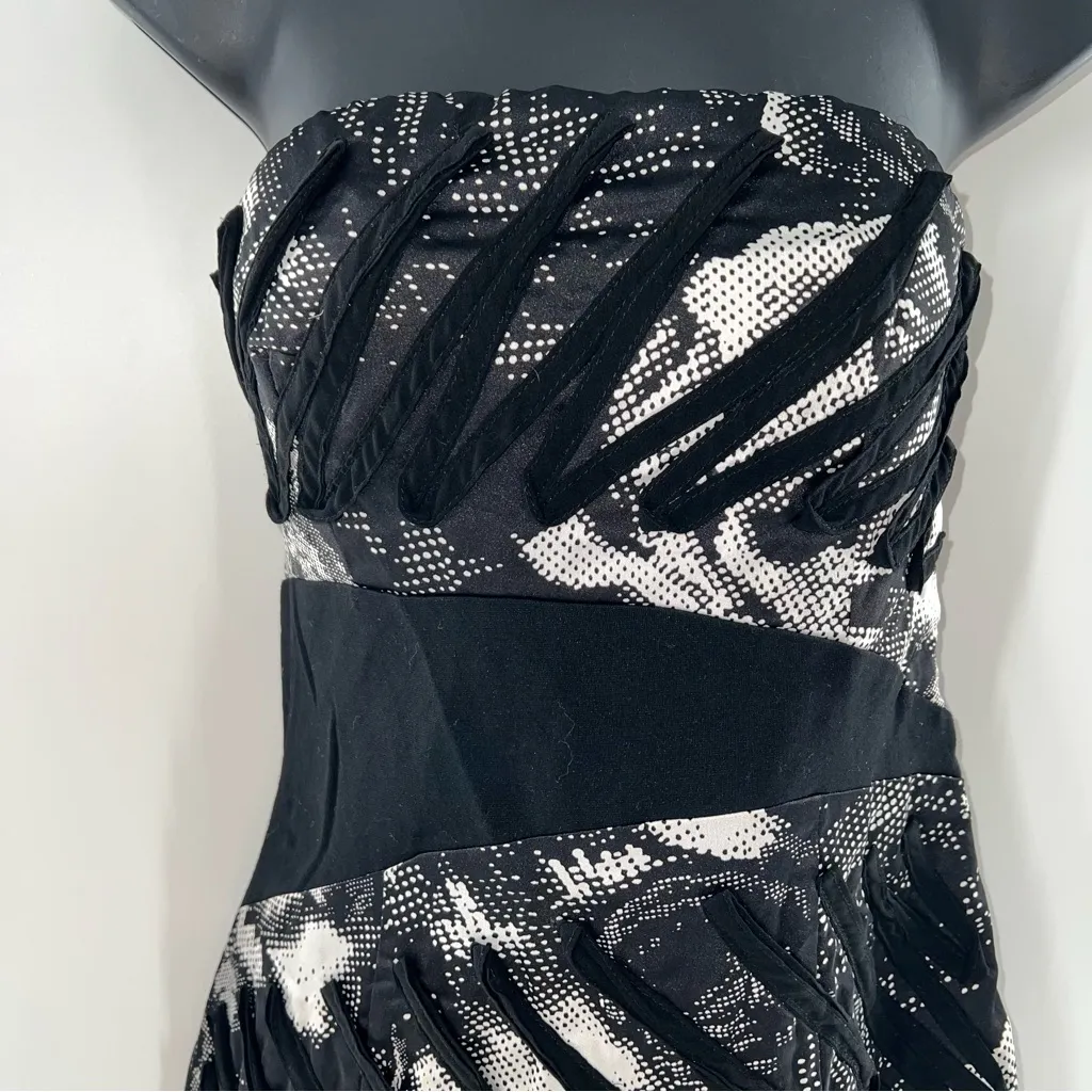 AKIRA Black Label Black/White Abstract Rose Print Strapless Dress w/Ribbon-M - Image 2