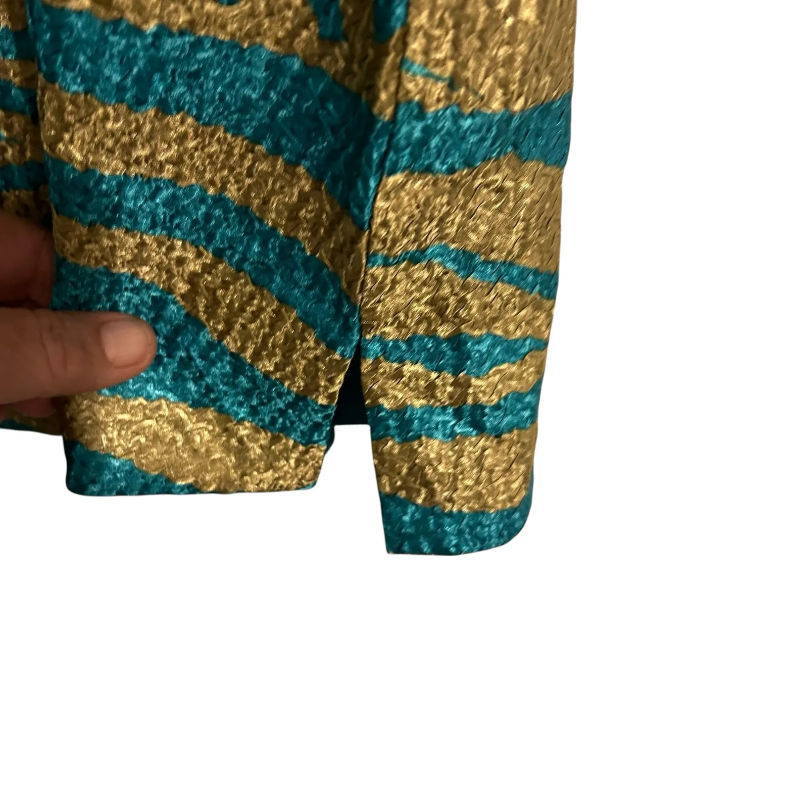 Chico's Travelers Top Sleeveless SZ O Teal Gold Textured Metallic Abstract Shiny - Image 5