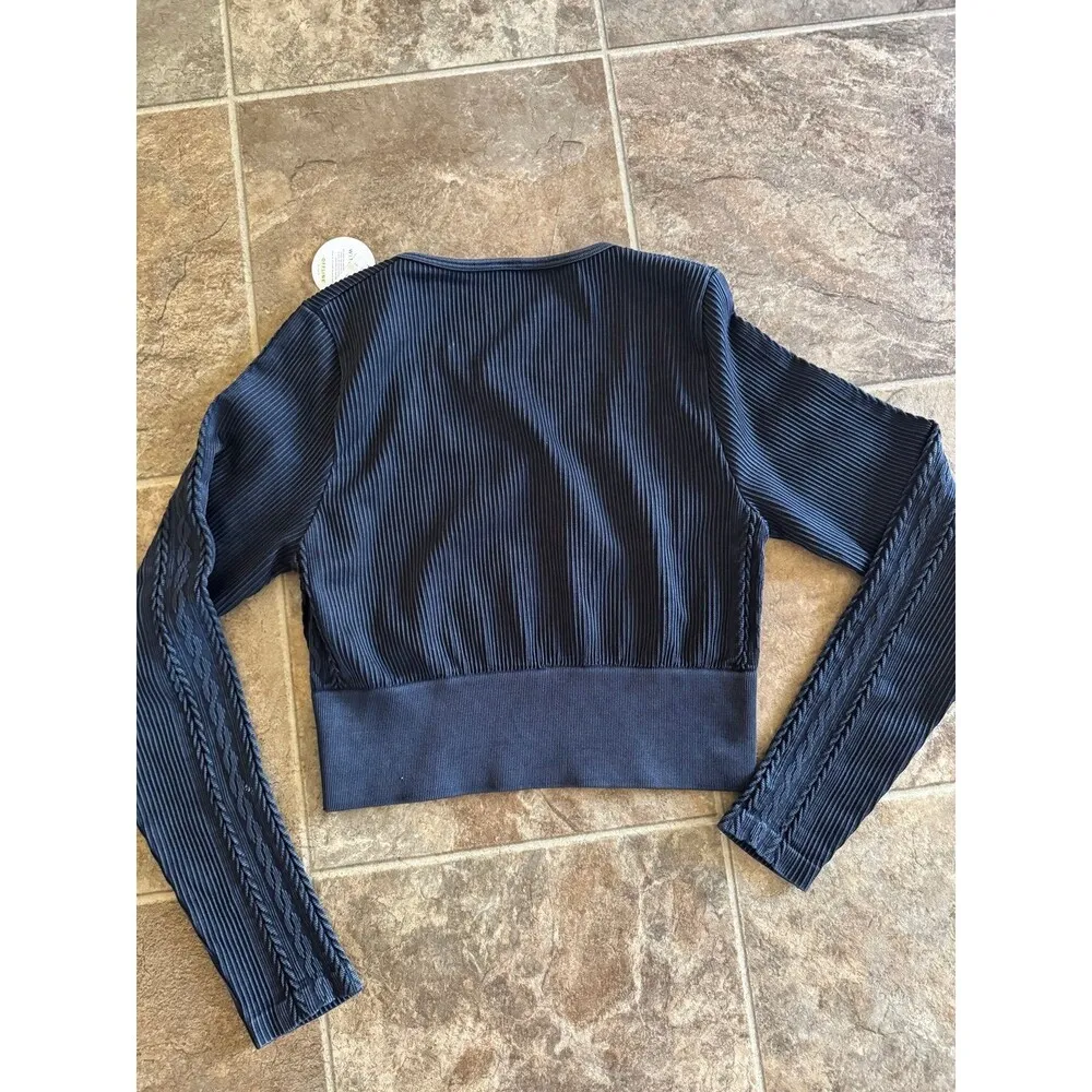 OFFLINE By Aerie Seamless Cable Square Neck T-Shirt
True Black Size Large - Image 11