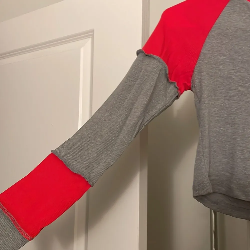 UO BDG Carmen Colorblock Long Sleeve Tee - Image 4