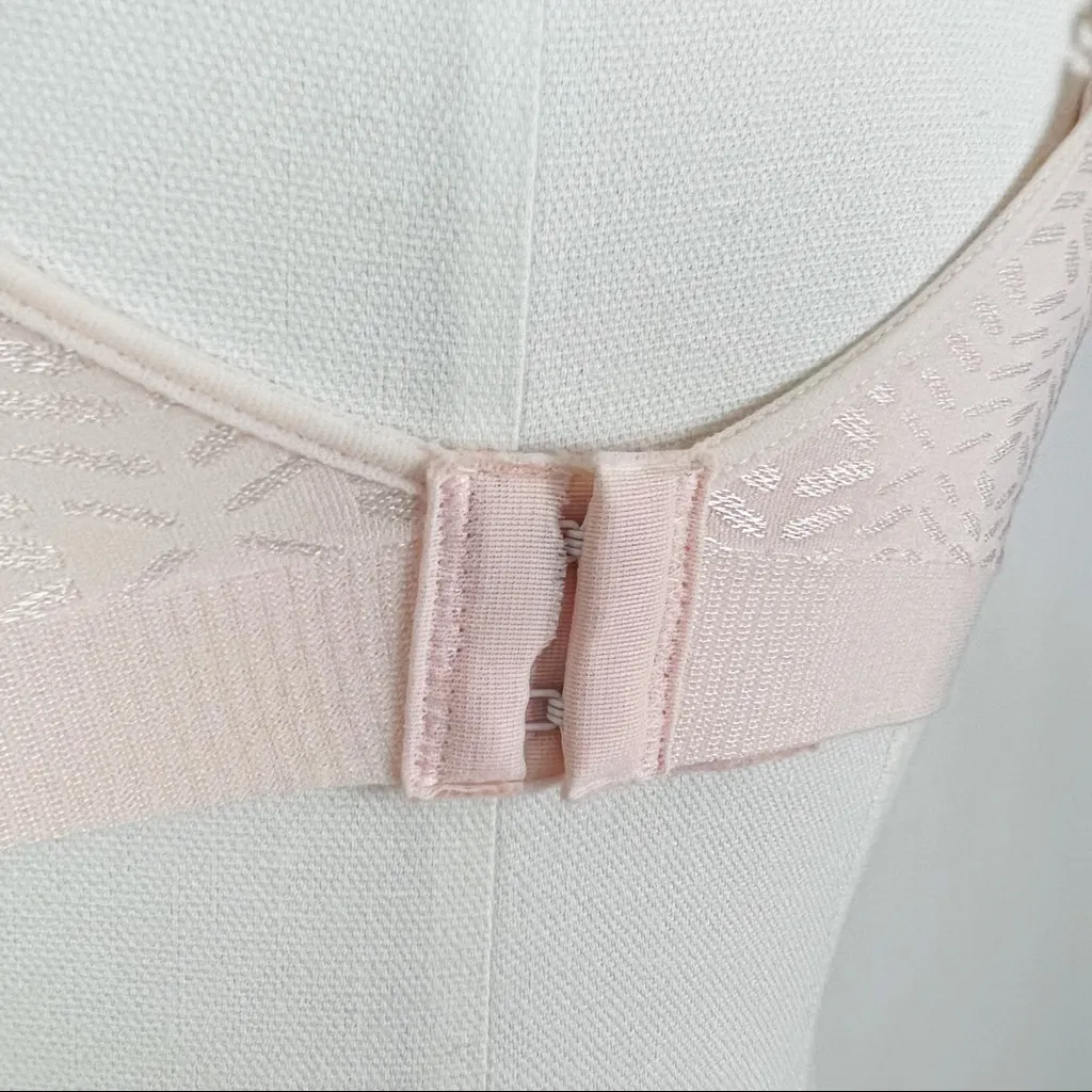 Hanes Lightly Lined Wireless Bra in Light Pink | Size M - Image 4
