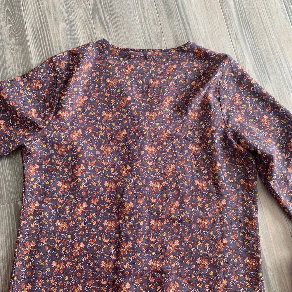 Violet+Claire  Buttoned Blouse w Printed Design size M - Image 3