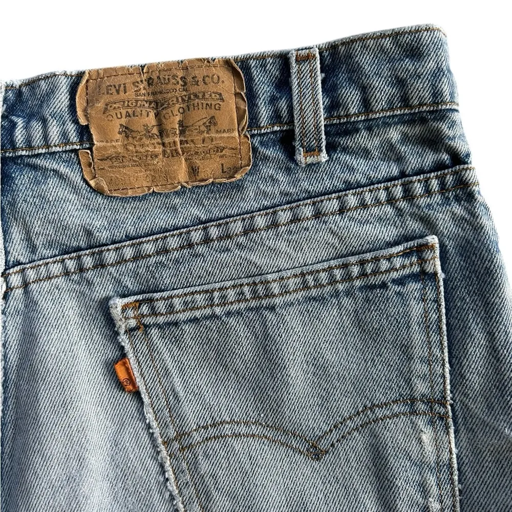 Levi’e Vintage RARE Blank Orange Tab High Rise Distressed Raw Hem Mom Jean short - Image 4