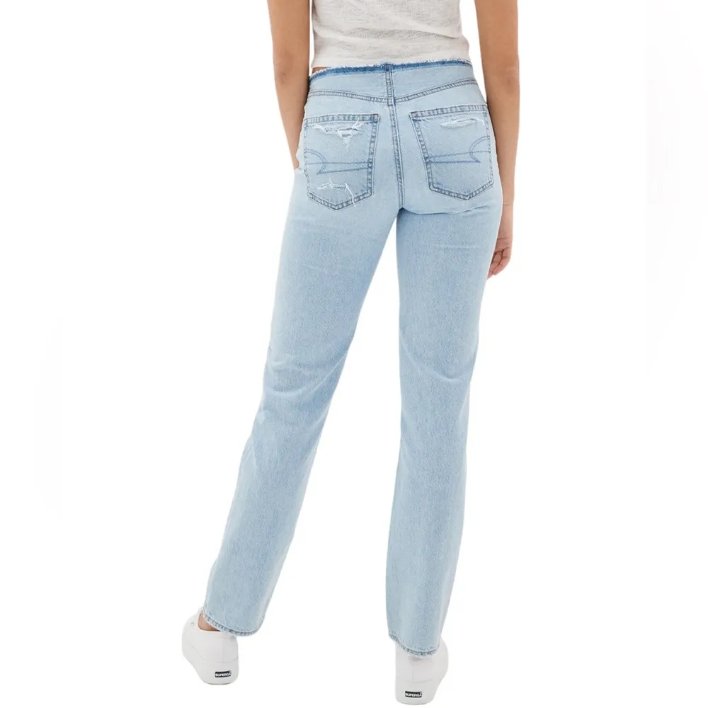 American Eagle Distressed 90s Straight Leg Light Wash Denim Jeans Size 6 - Image 2
