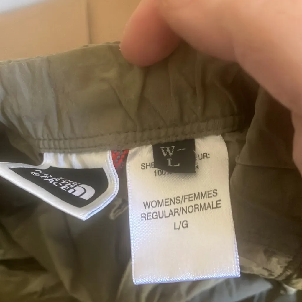 FINAL MARKDOWN Ladies the north face shorts large - Image 4