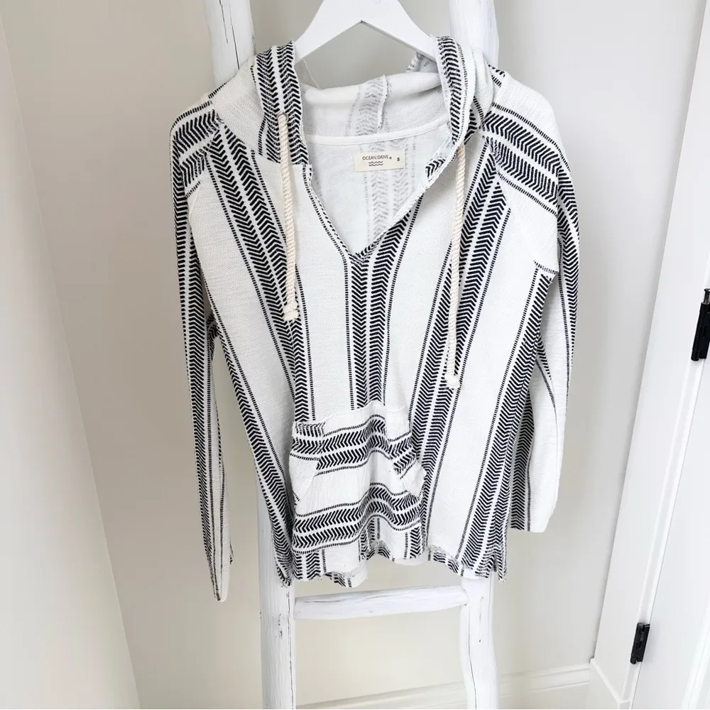 Baja Style Blanket Hoodie Top Size Small - Image 13