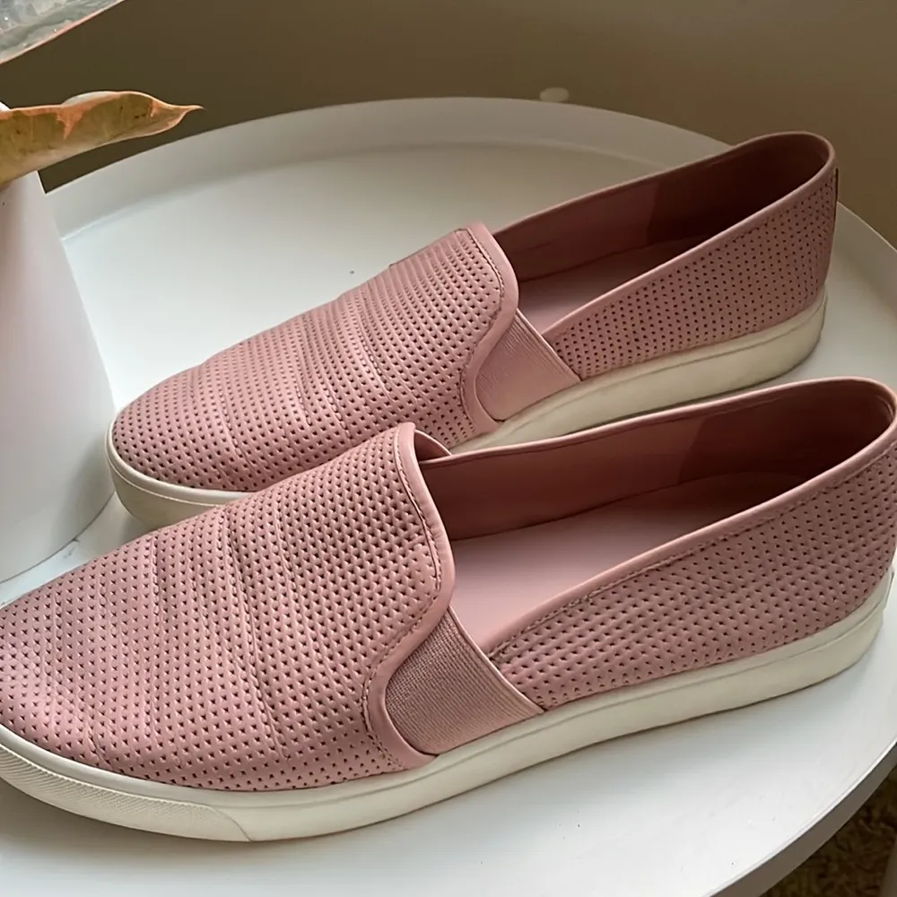 Vince Blair rose blush perforated slip on sneakers.Sz 10 - Image 10