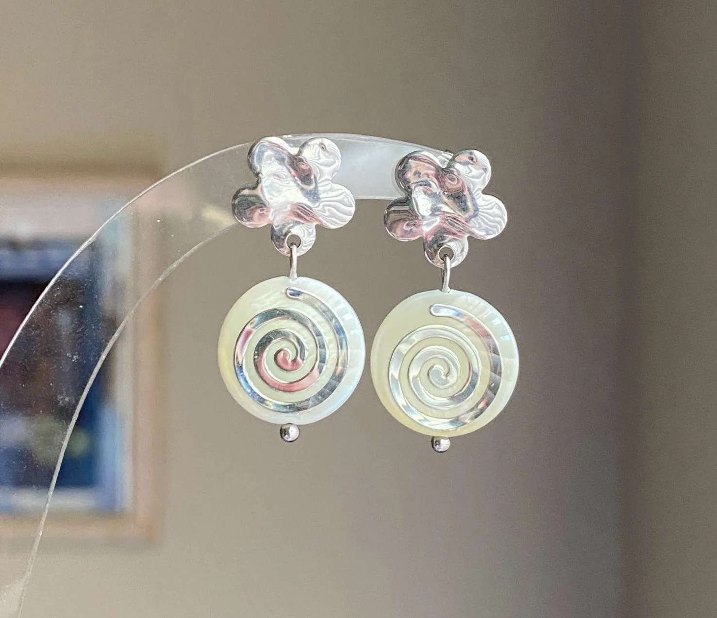 Handmade boho vintage grunge funky whimsical style quality swirl shell beads earrings🌀⭐️ - Image 4