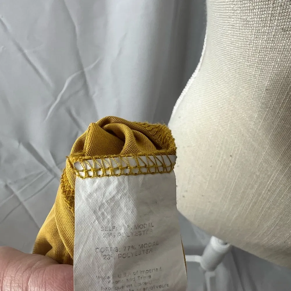 Astr the Label gold and yellow v neck top small - Image 7