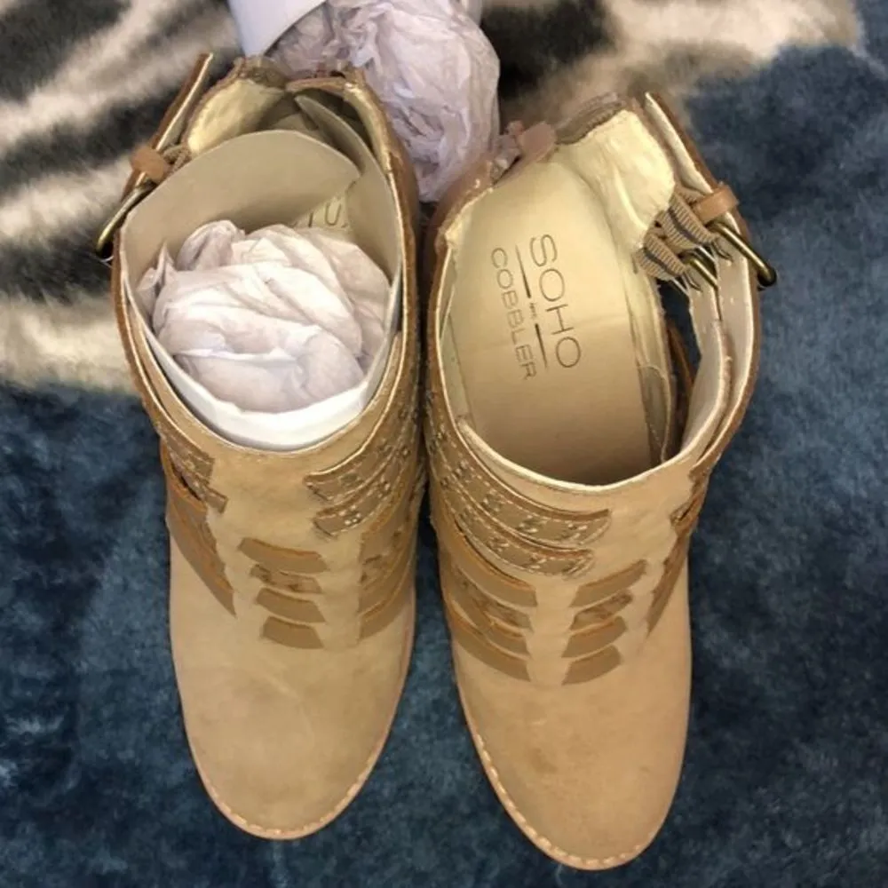 SoHo NYC Cobbler leather buckled ankle boots (8.5) - Image 9