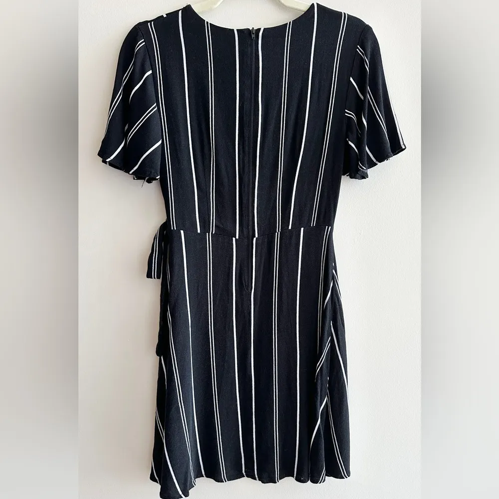 xhilaration Black and White Striped V-Neck Wrap Mini Dress, Size Small - Image 14