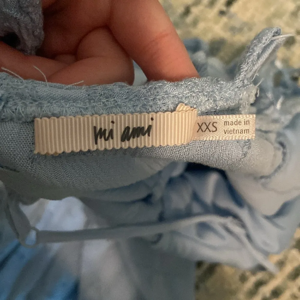 Francesca’s embroidered lace layered romper with belt - Image 4