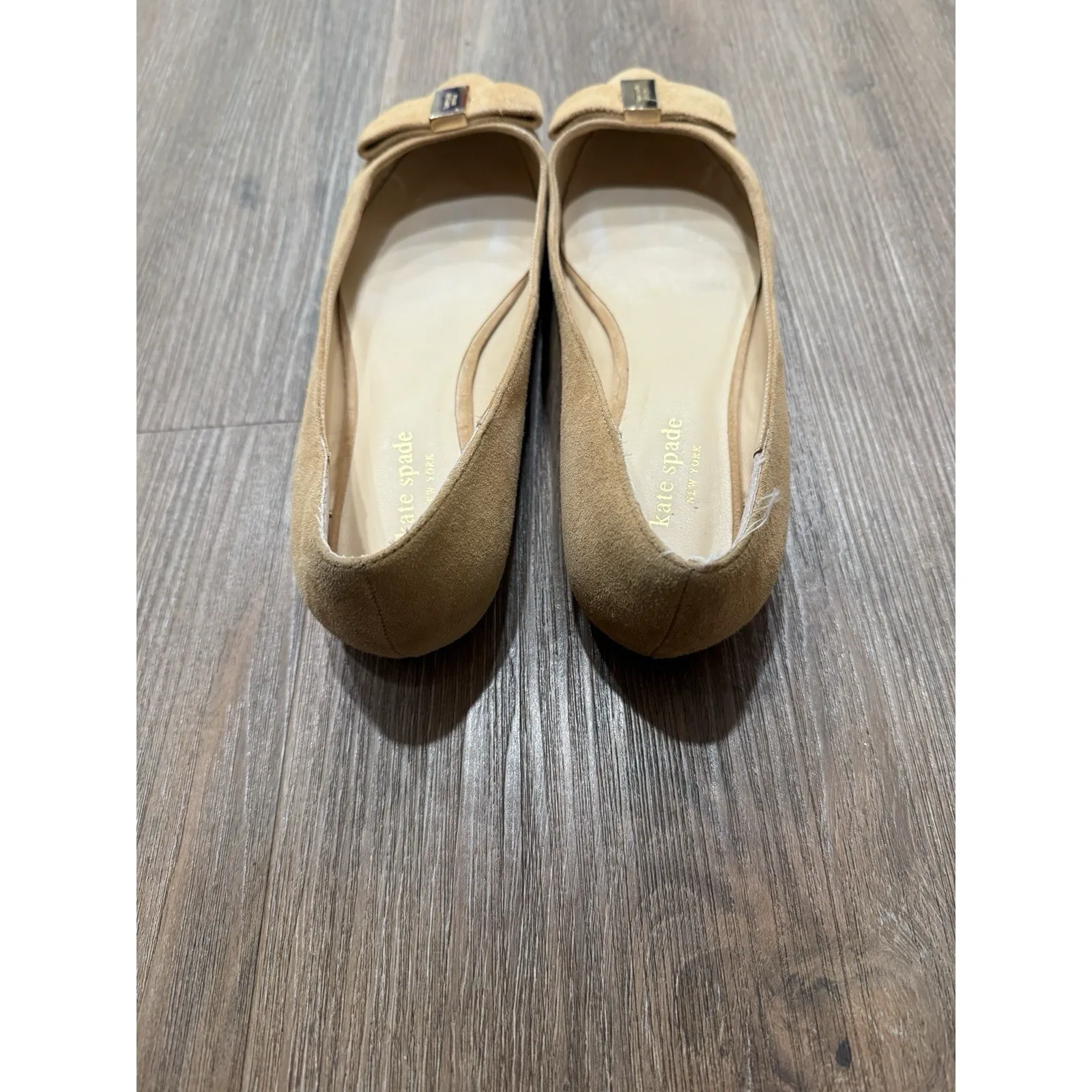 Kate Spade Nora Tan Suede Ballet Flats with Gold Engraved Bow Shoes Size 9.5 - Image 4
